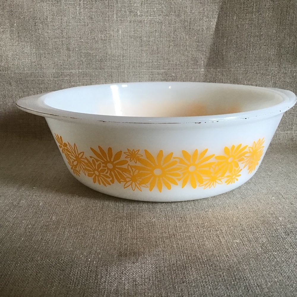 Vintage Glasbake Ovenware Yellow Daisy Casserole Round Dish 514 2 Quart